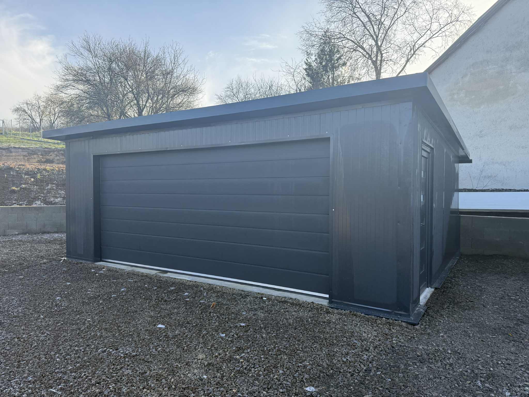 ANTRACIT szendvicspanel garázs 42m2