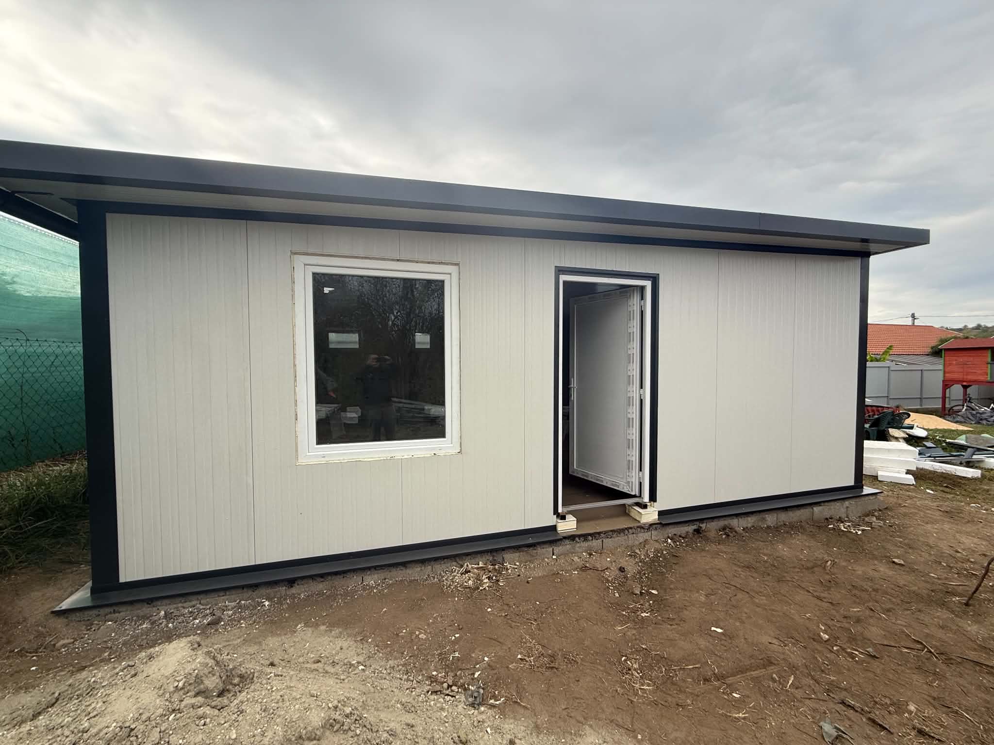 Szendvicspanel melléképület 49m2